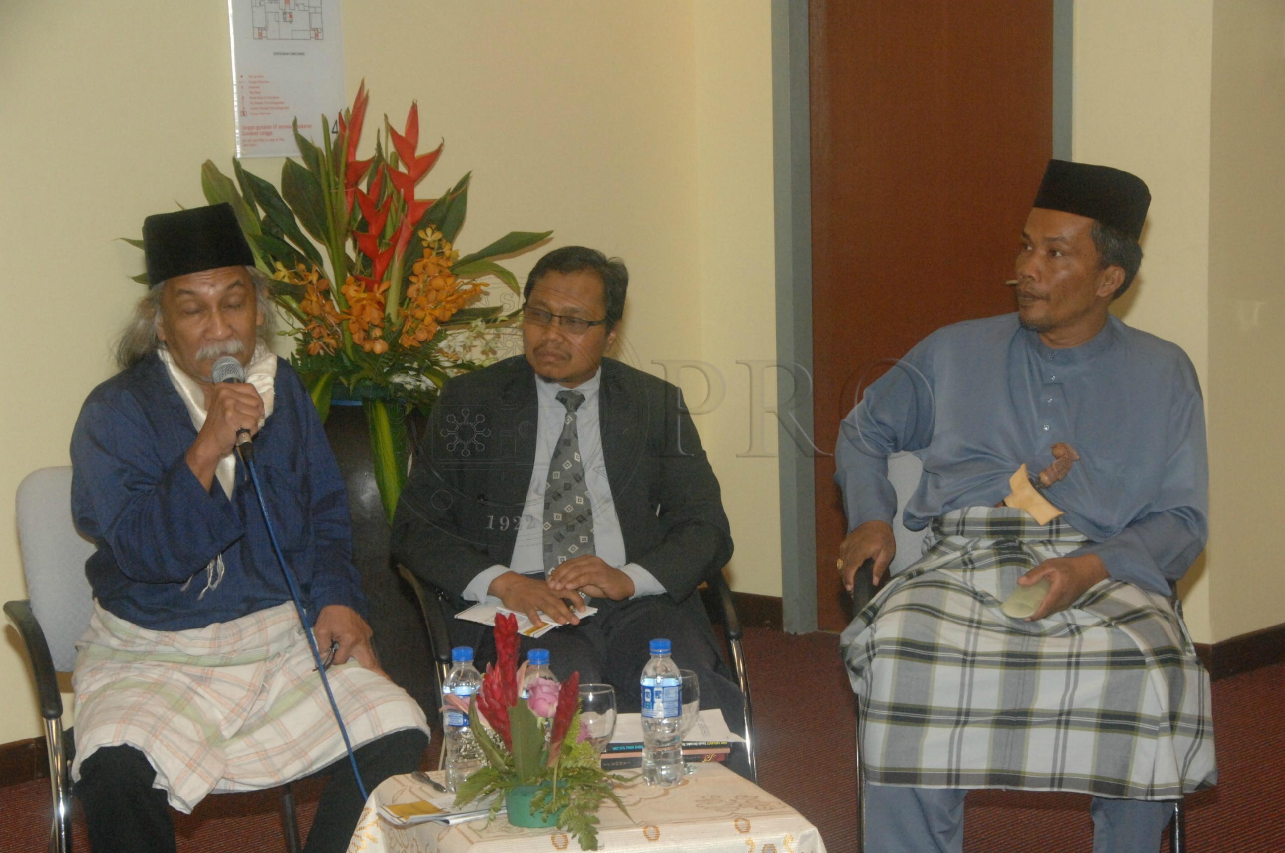 PRO 14 33 WACANA FBA 0205